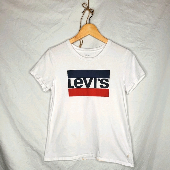🤑 2/$30 🤑 Levi's White Graphic T-shirt - Picture 2 of 5